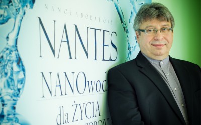 Sztuczna ślina z Nanowodą Nantes i nanocząsteczkami złota